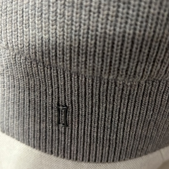 Beautiful Kit and Ace Reversible Sweater Tank - Picture 3 of 4